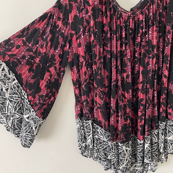 FREE PEOPLE SUPER FLOWY TOP!! - Picture 2 of 4